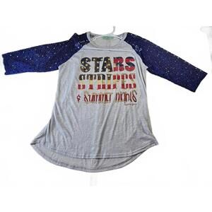 Southern Grace 2X Gray Top with Navy Blue Lace Sleeves.